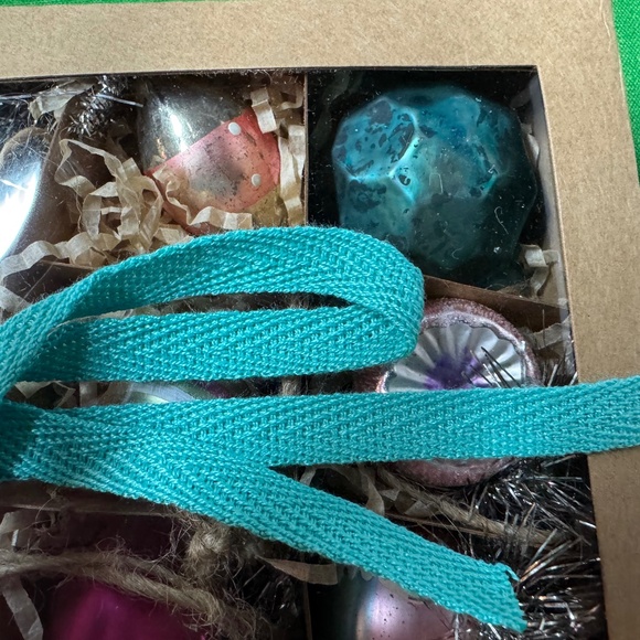 Glitterville Set of boxed ornaments-20 ornament- NWT-sold at Anthropologie - Picture 3 of 8